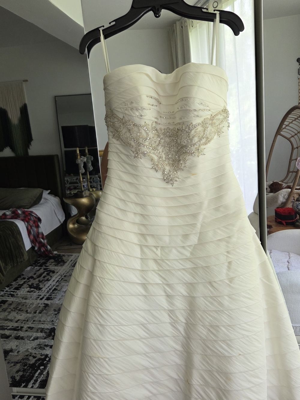 Elegant Ivory Beaded Strapless Dress Décor Accent